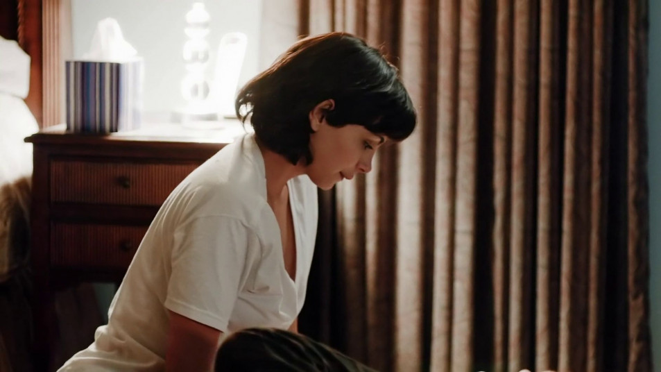 Morena-Baccarin-Nude-Sex-Scenes-screencaps-17.jpg