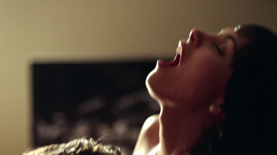 Morena-Baccarin-Nude-Sex-Scenes-screencaps-4.jpg