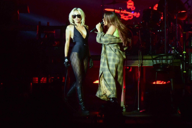 Miley-Cyrus-Brazil-Concert-2.jpg