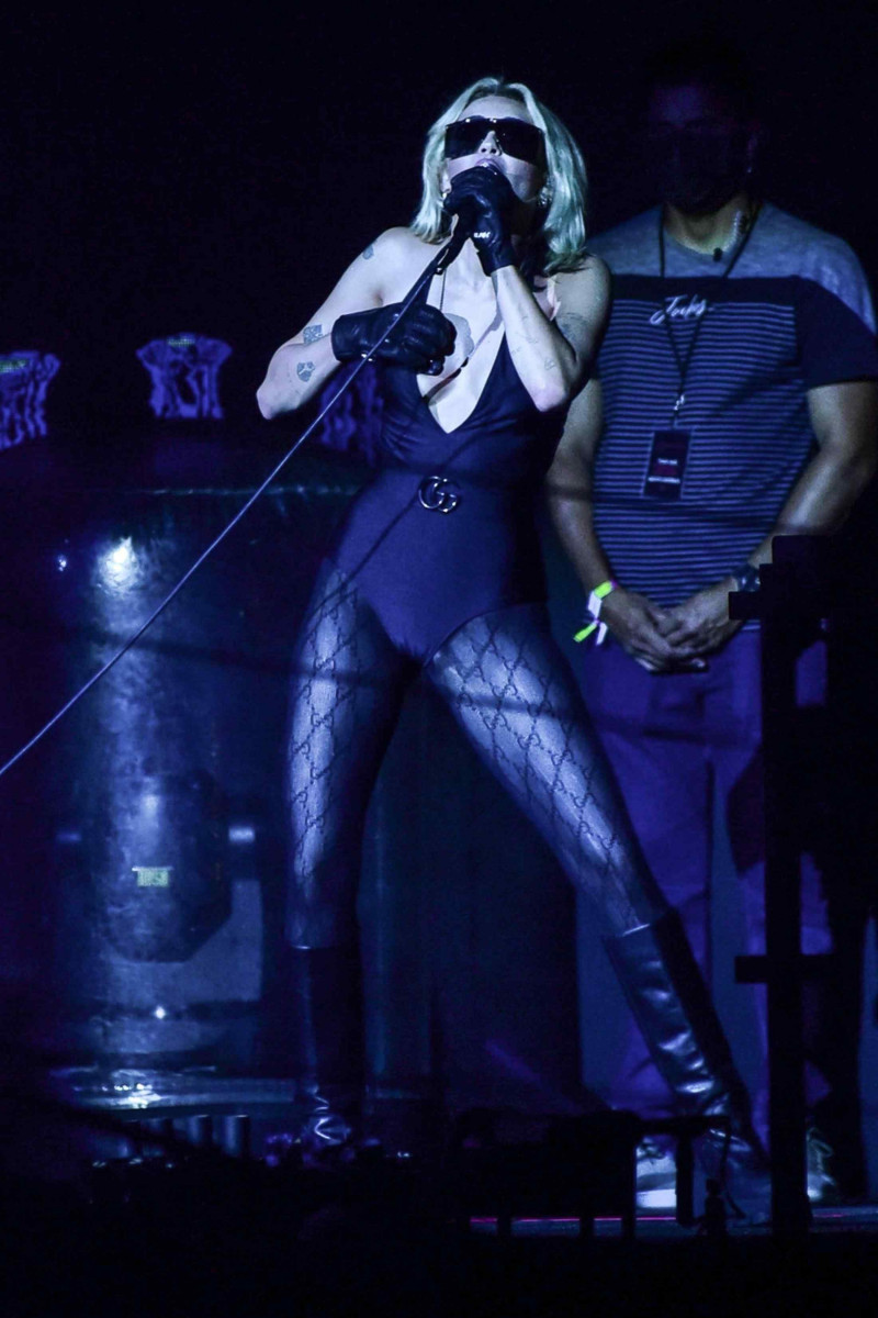 Miley-Cyrus-Brazil-Concert-4.jpg