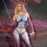 Hot-Curves-On-Stage-Iggy-Azalea-22